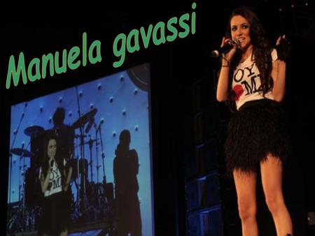 Manoela Gavassi, tem 17 anos (04 de janeiro de 1993) e mora em SP. Alem de super estilosa, é simpatica e hiper talentosa. Seus cover´s no You Tube passam.