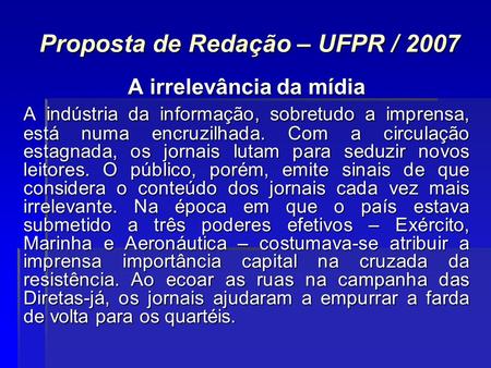 Proposta de Redação – UFPR / 2007 A irrelevância da mídia A indústria da informação, sobretudo a imprensa, está numa encruzilhada. Com a circulação estagnada,
