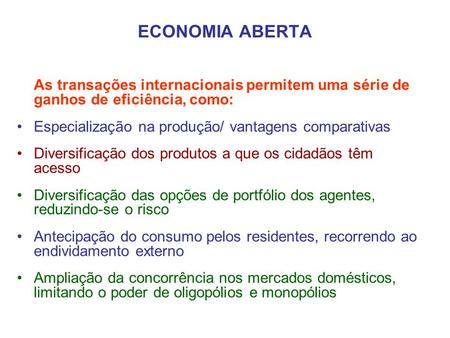 ECONOMIA ABERTA As transações internacionais permitem uma série de ganhos de eficiência, como: Especialização na produção/ vantagens comparativas Diversificação.