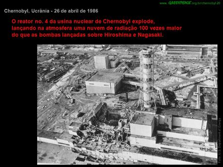 O reator no. 4 da usina nuclear de Chernobyl explode,