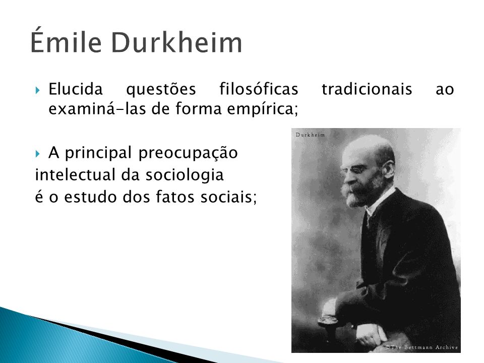 Émile Durkheim Elucida questões filosóficas tradicionais ao examiná-las de forma empírica; A principal preocupação.