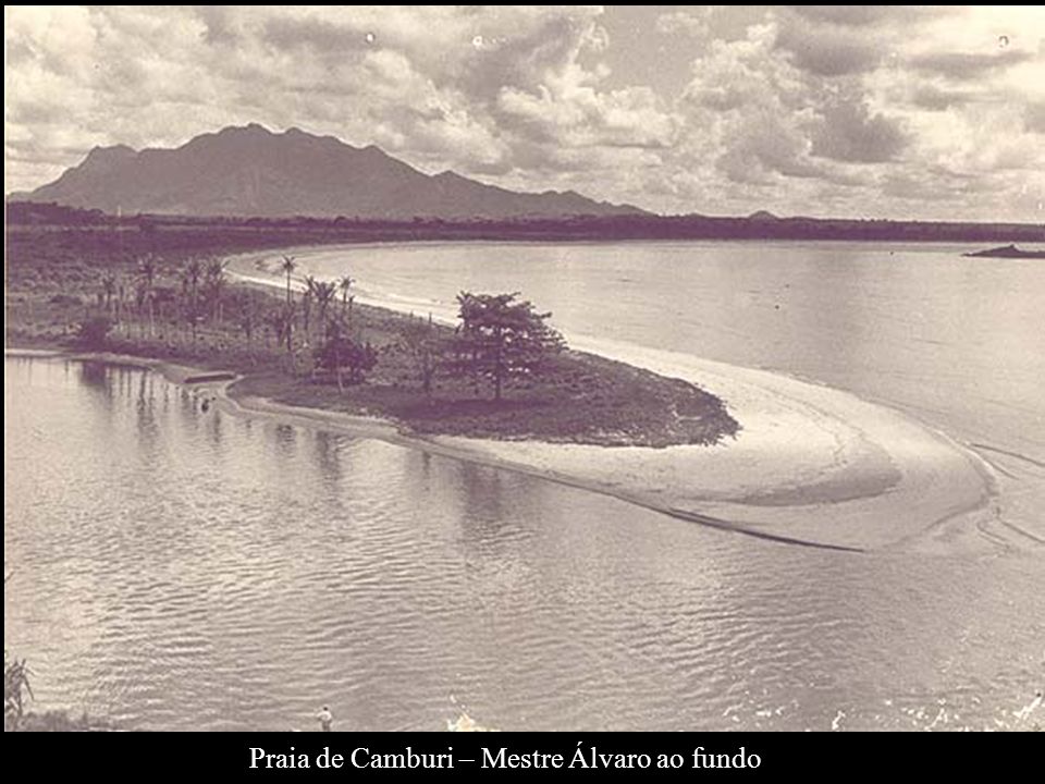 Praia de Camburi – Mestre Álvaro ao fundo