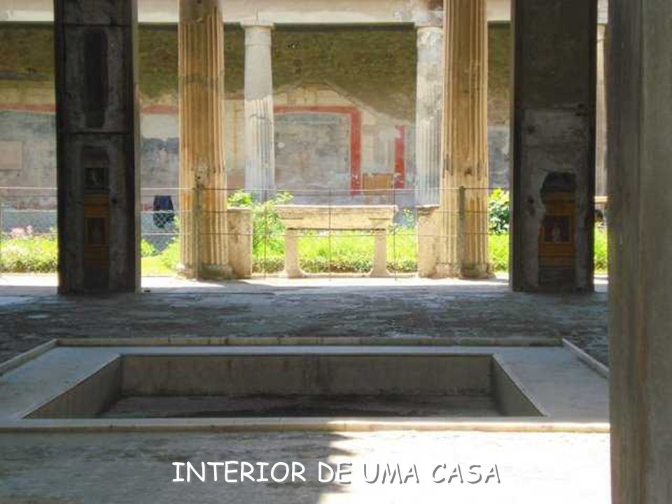 INTERIOR DE UMA CASA