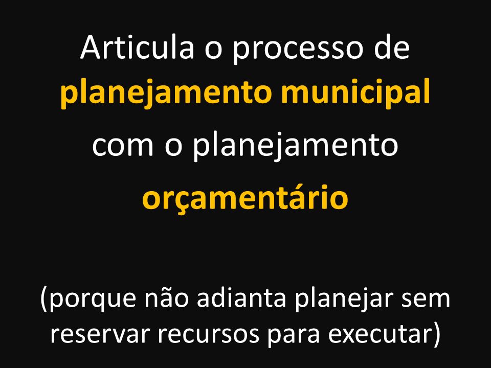 Articula o processo de planejamento municipal com o planejamento