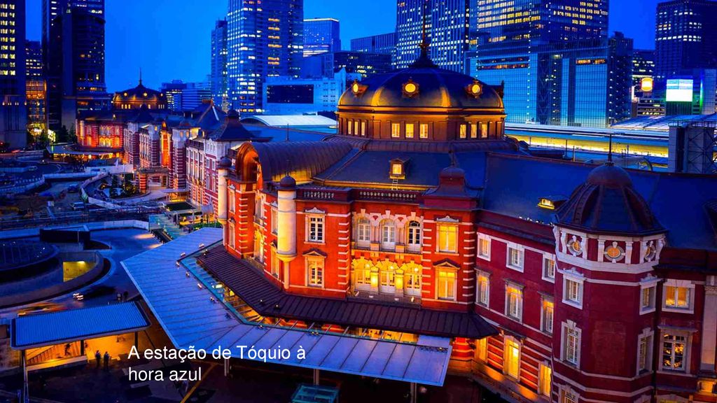 A estação de Tóquio à hora azul