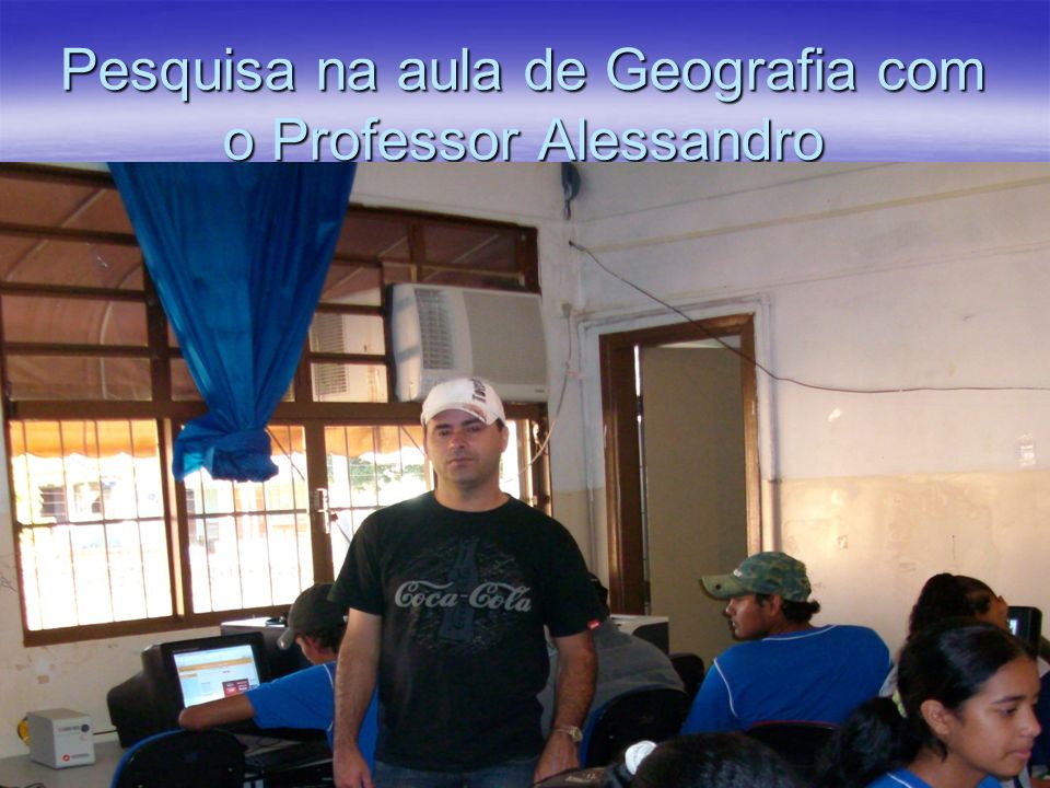 Pesquisa na aula de Geografia com o Professor Alessandro