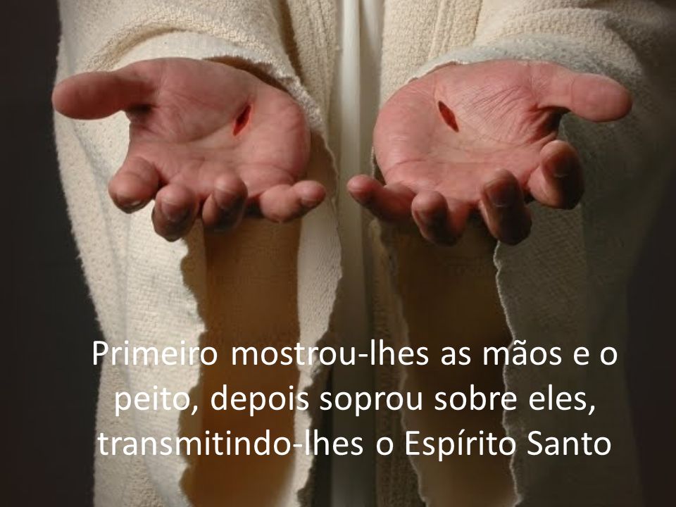Primeiro mostrou-lhes as mãos e o peito, depois soprou sobre eles, transmitindo-lhes o Espírito Santo