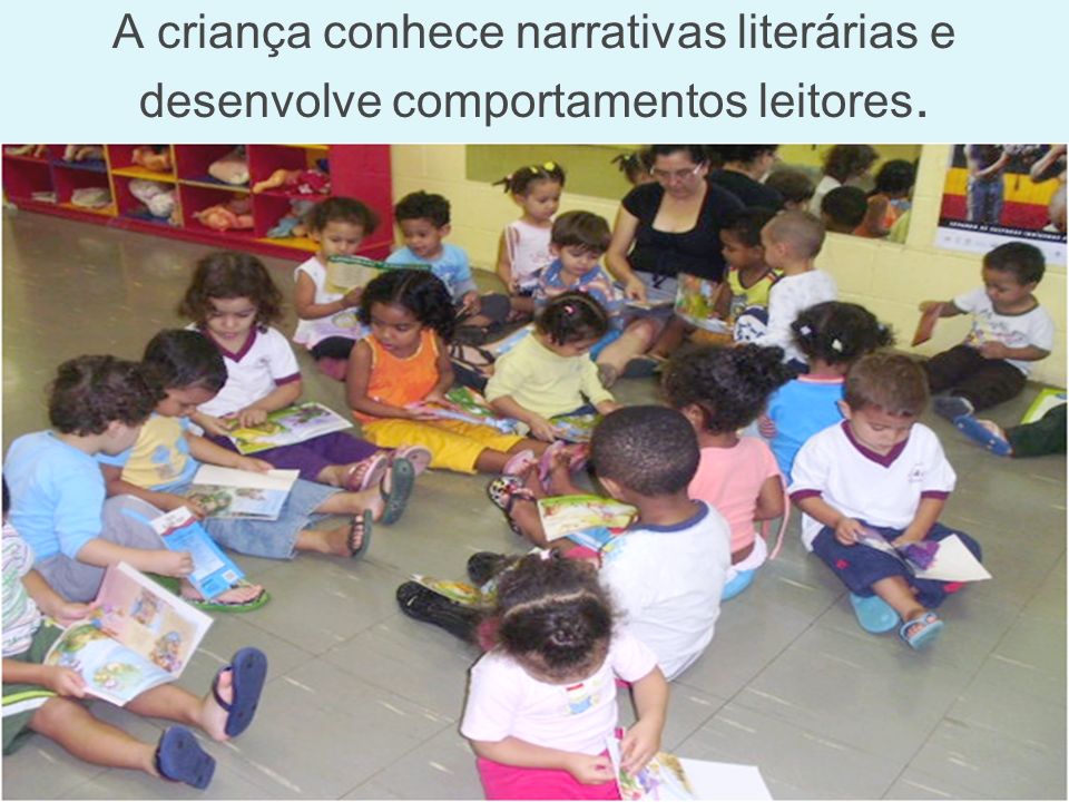A criança conhece narrativas literárias e desenvolve comportamentos leitores.