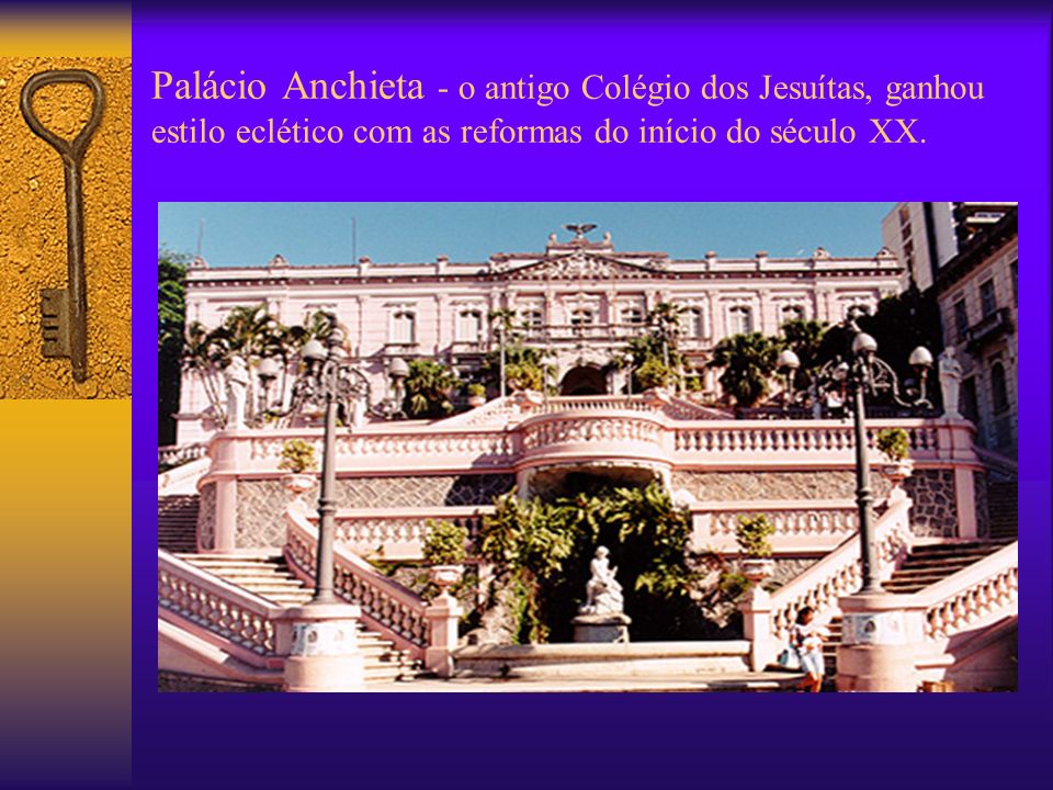Palácio Anchieta - o antigo Colégio dos Jesuítas, ganhou estilo eclético com as reformas do início do século XX.