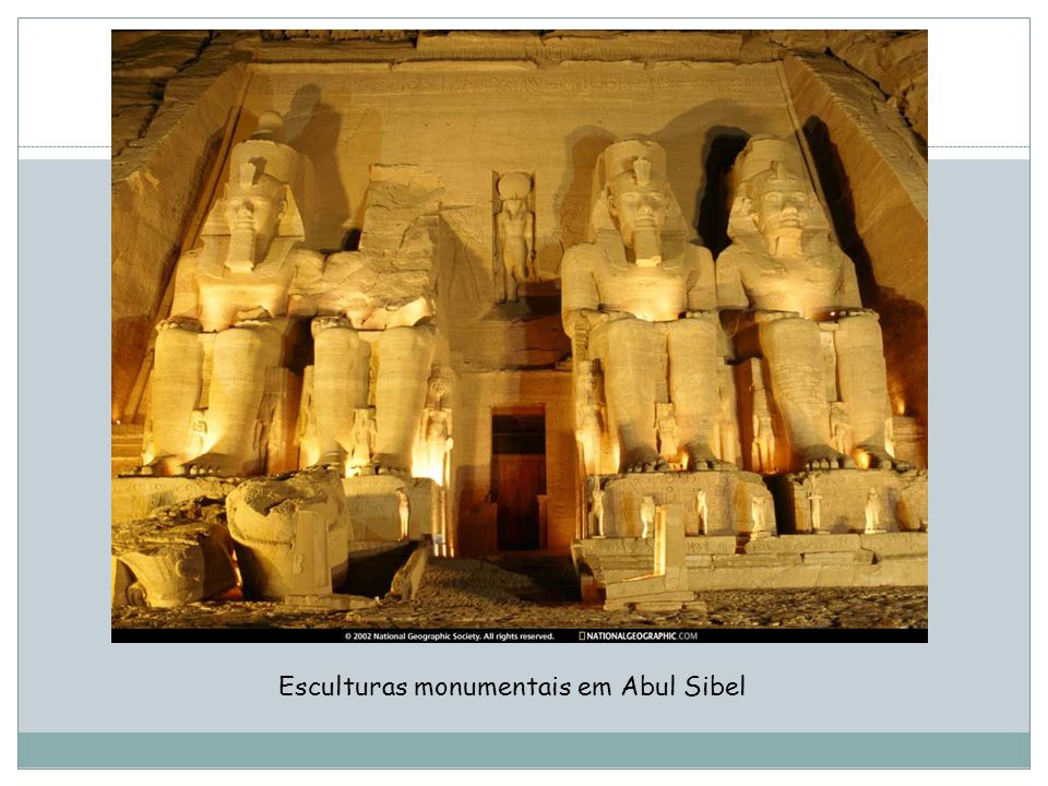 Esculturas monumentais em Abul Sibel