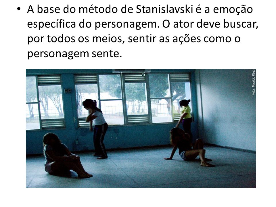A base do método de Stanislavski é a emoção específica do personagem