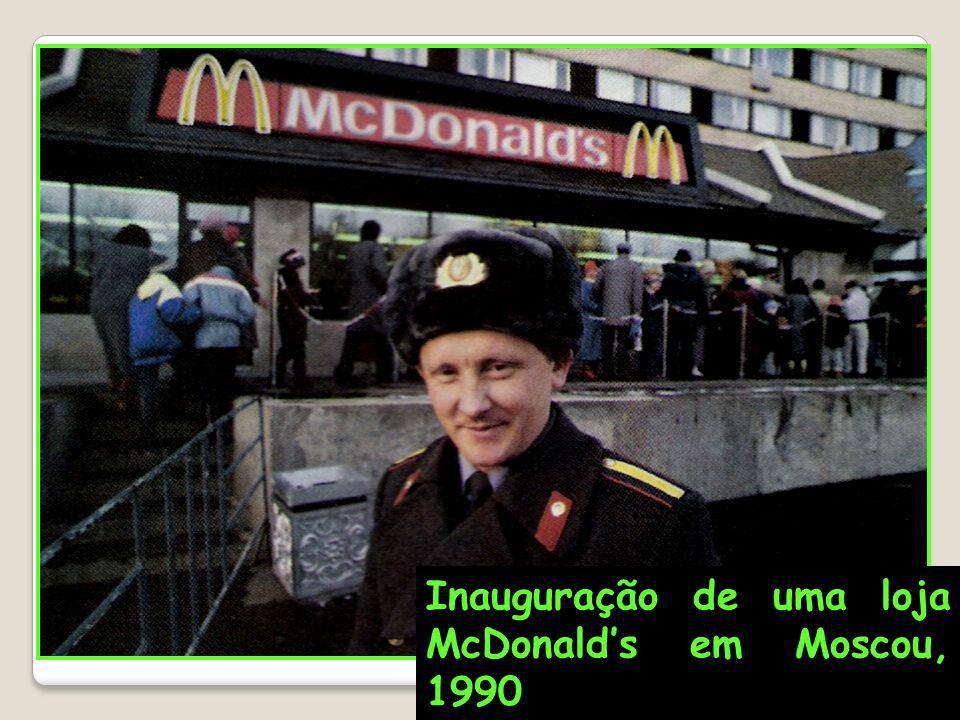 Inauguração de uma loja McDonald’s em Moscou, 1990