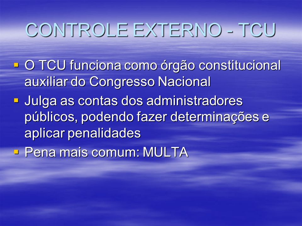 CONTROLE EXTERNO - TCU O TCU funciona como órgão constitucional auxiliar do Congresso Nacional.