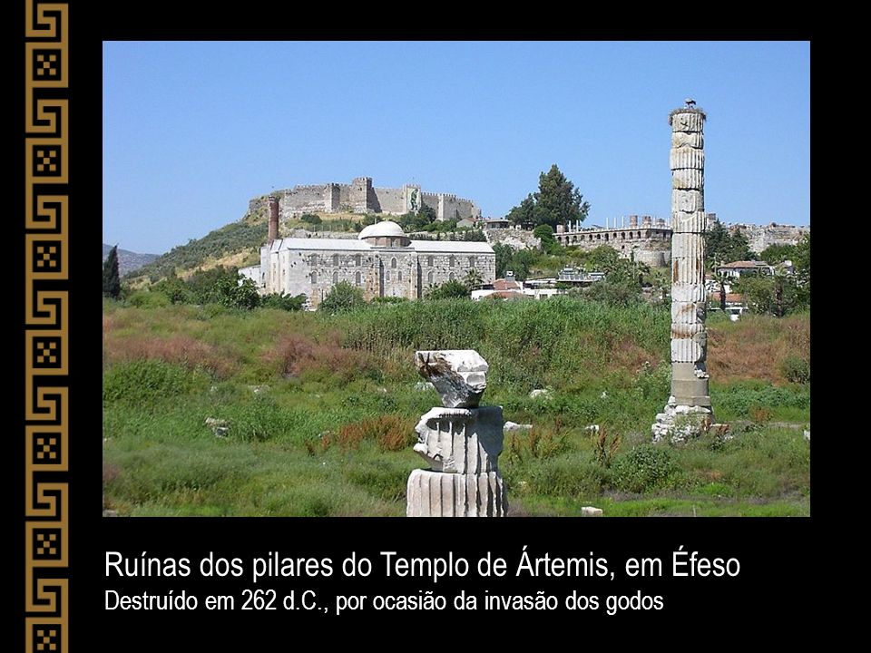 Ruínas dos pilares do Templo de Ártemis, em Éfeso