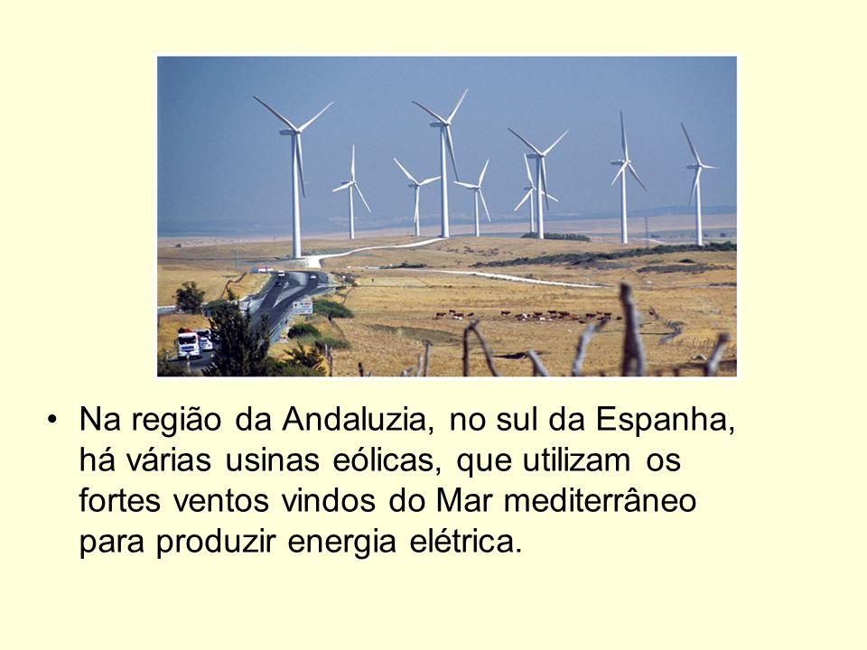 Na região da Andaluzia, no sul da Espanha, há várias usinas eólicas, que utilizam os fortes ventos vindos do Mar mediterrâneo para produzir energia elétrica.